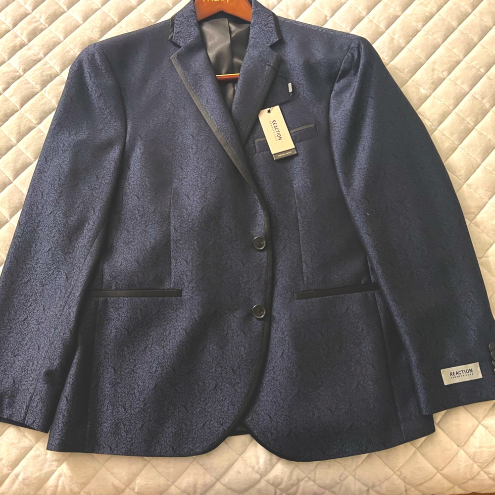 Men’s shiny Kenneth Cole Reaction suit jacket